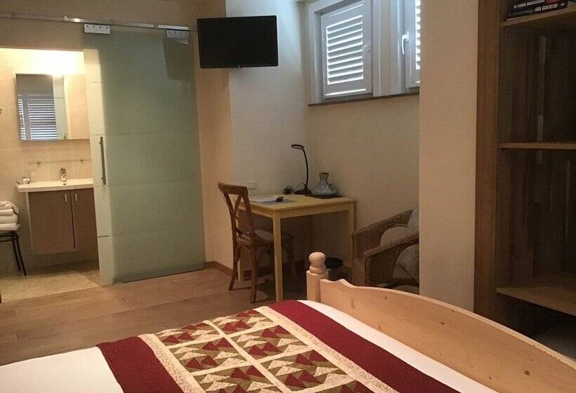 スタンダードルーム, B&b Wisteria