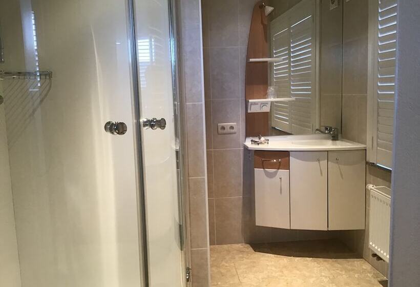 スタンダードシングルルーム, B&b Wisteria