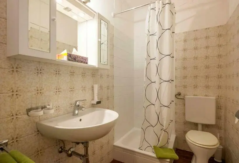 Standard Kolmen Hengen Huone, Gästehaus Greger