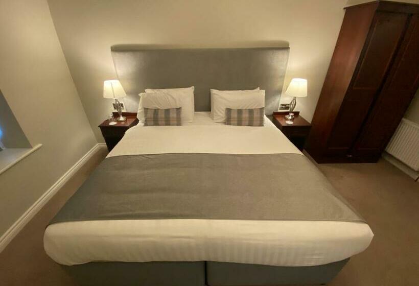 חדר סטנדרט, Hallahan S