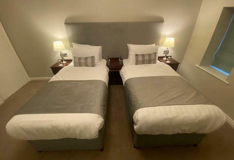 חדר סטנדרט, Hallahan S