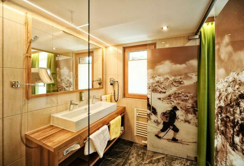 수피리어 룸, Arnika