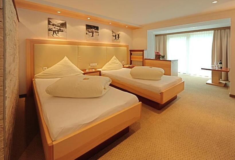 디럭스 트리플 룸, Arnika