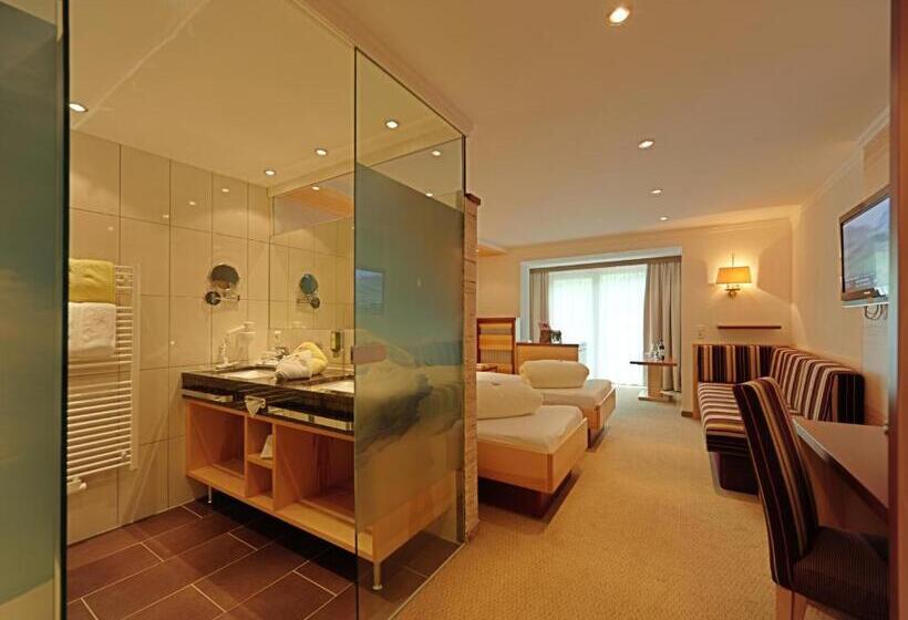 디럭스 트리플 룸, Arnika