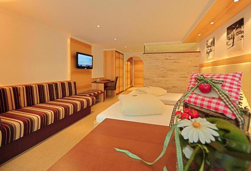 디럭스 트리플 룸, Arnika