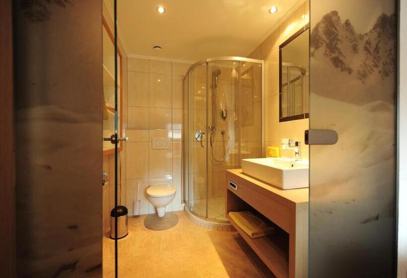 디럭스 패밀리 룸, Arnika