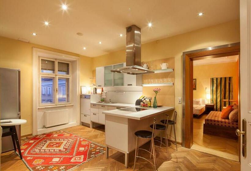 استودیوی استاندارد, Arte Vida Boutique Guesthouse