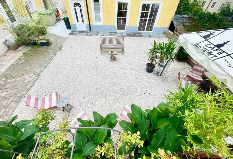 استودیوی استاندارد, Arte Vida Boutique Guesthouse