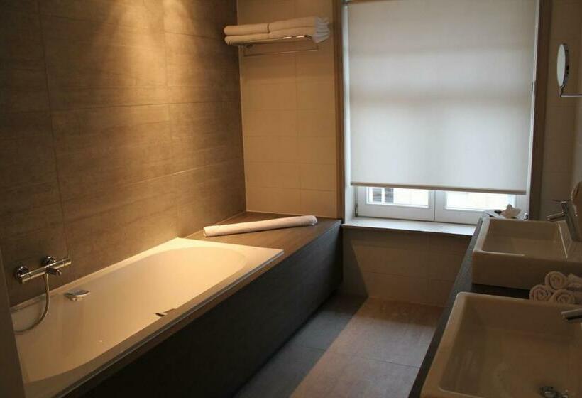 高级家庭房间, Astel