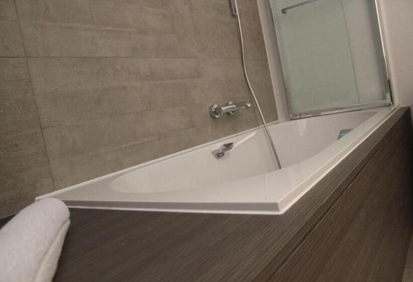 חדר סופריור, Astel