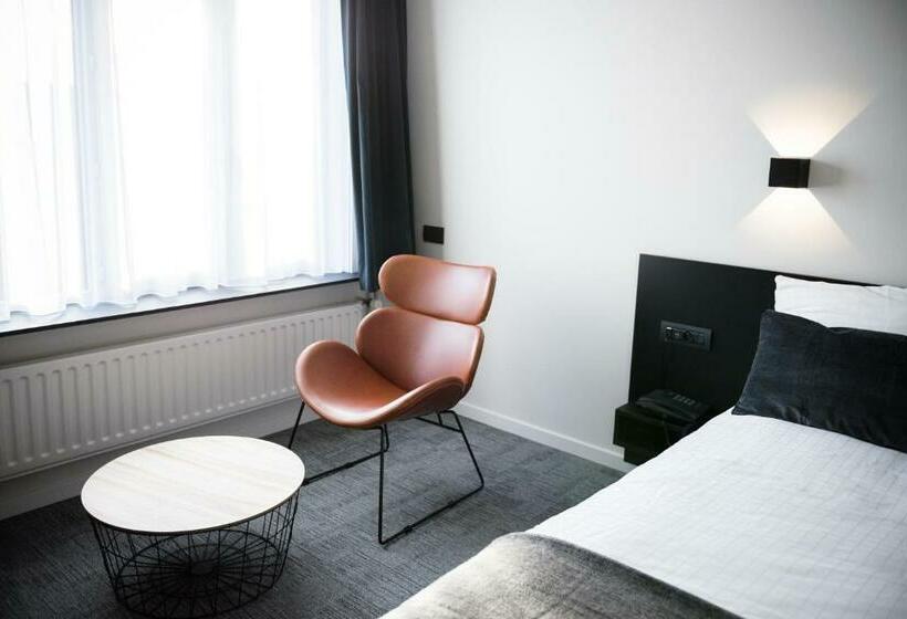 חדר סטנדרט לארבעה, Carnac