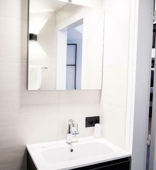 חדר סטנדרט לשלושה, Carnac