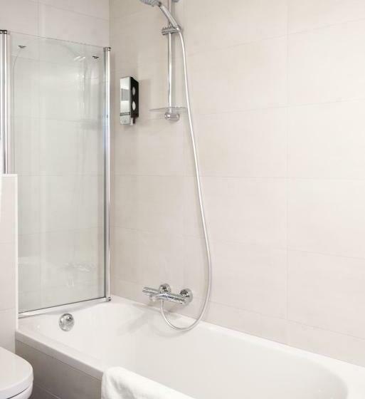 חדר סטנדרט לארבעה, Carnac