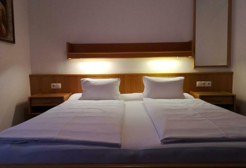 חדר סטנדרט עם מרפסת, Garni Austria