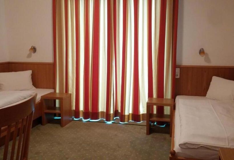 חדר סטנדרט עם מרפסת, Garni Austria