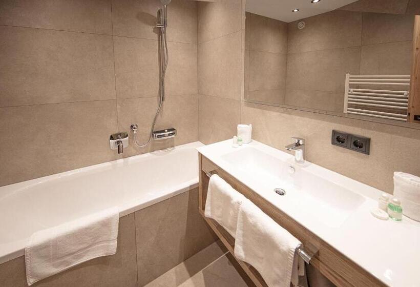 标准三人间, Garni Rustica