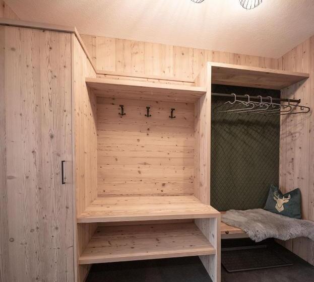 标准三人间, Garni Rustica