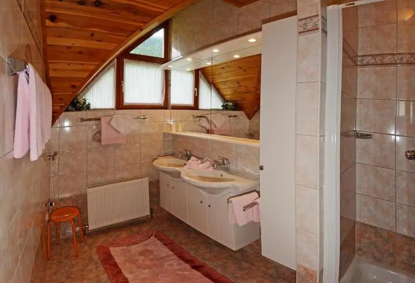 Huoneisto 1 Makuuhuone, Gasthof Zur Gams