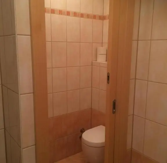 Standard Kolmen Hengen Huone, Gasthof Zur Gams