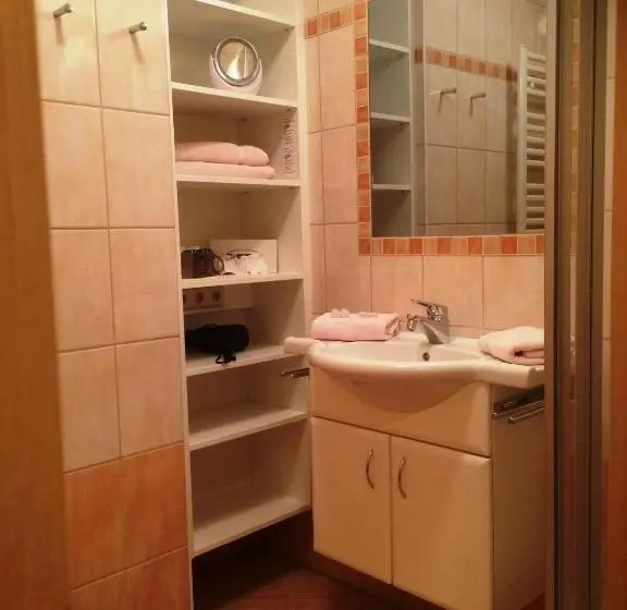 Standard Kolmen Hengen Huone, Gasthof Zur Gams