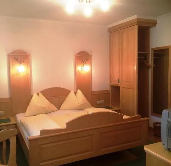 Standard Kolmen Hengen Huone, Gasthof Zur Gams