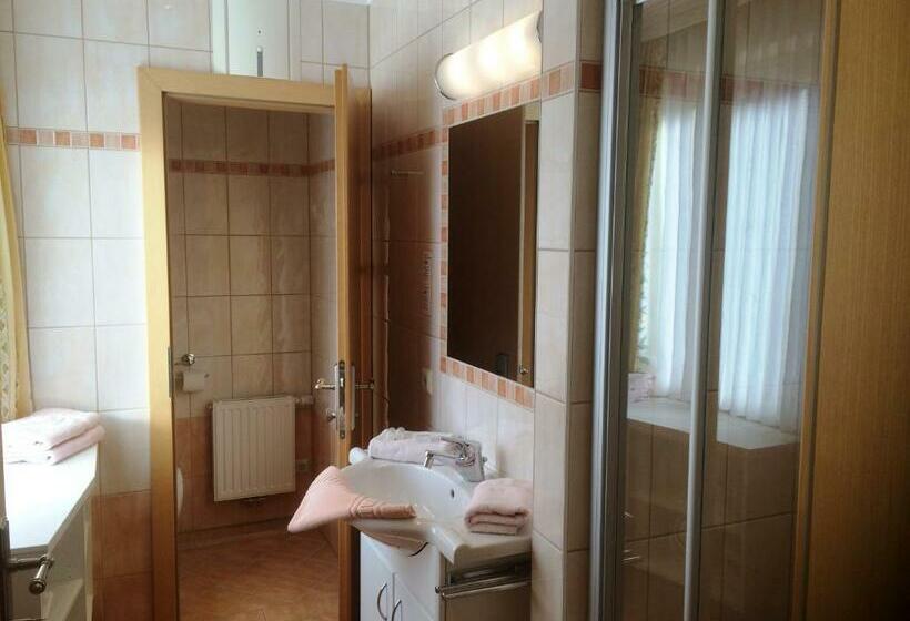 חדר משפחתי, Gasthof Zur Gams