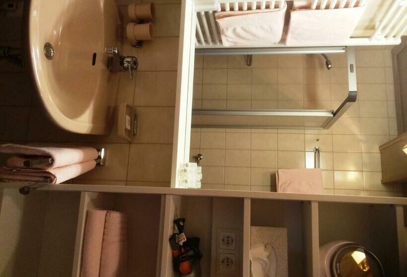 סוויטה, Gasthof Zur Gams