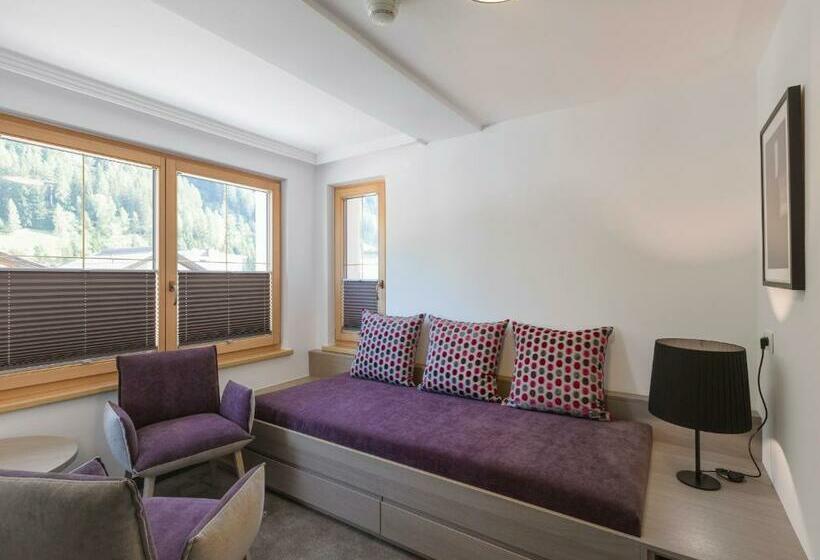 Номер Superior с Балконом, Quality Hosts Arlberg   Hotel Goldenes Kreuz B&b