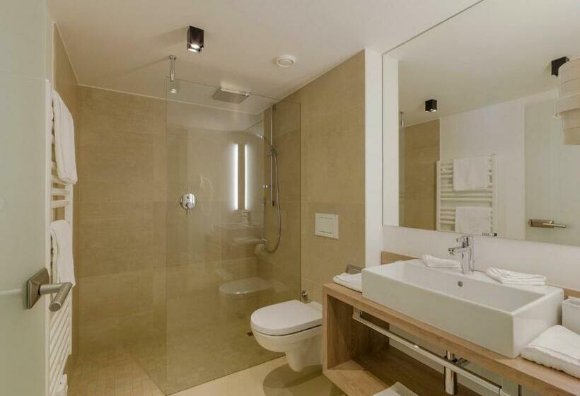 バルコニー付きスーペリアルーム, Quality Hosts Arlberg Hotel Goldenes Kreuz B&b