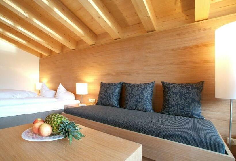 バルコニー付きスーペリアルーム, Quality Hosts Arlberg Hotel Goldenes Kreuz B&b