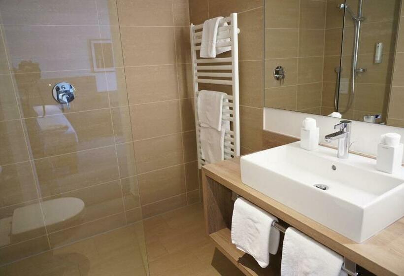 Comfort room with balcony, Quality Hosts Arlberg   Hotel Goldenes Kreuz B&b