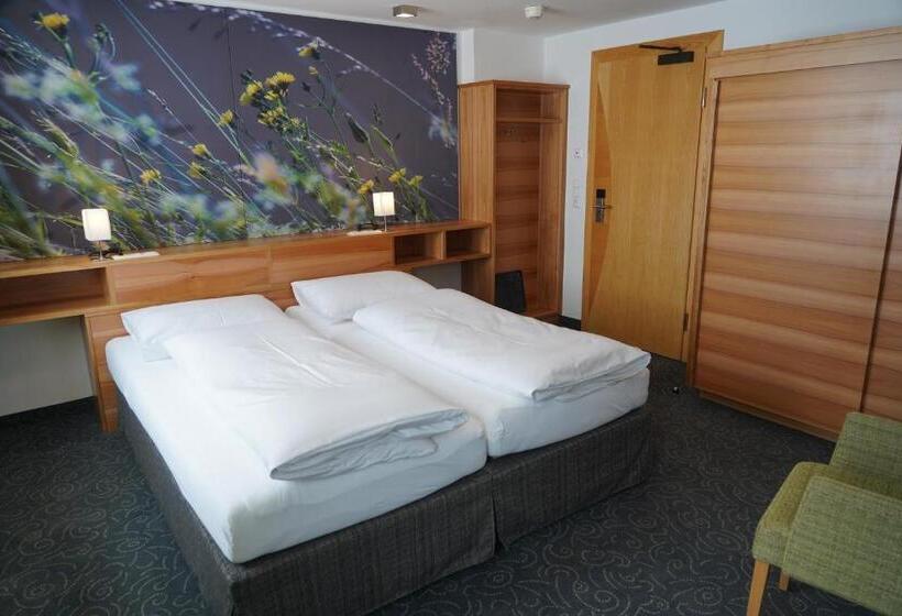 バルコニー付きスーペリアルーム, Quality Hosts Arlberg Hotel Goldenes Kreuz B&b