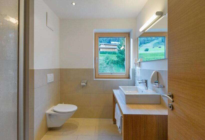 バルコニー付きスーペリアルーム, Quality Hosts Arlberg Hotel Goldenes Kreuz B&b