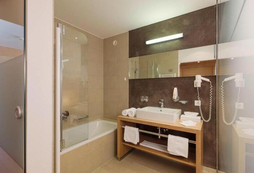 バルコニー付きジュニアスイート, Quality Hosts Arlberg Hotel Goldenes Kreuz B&b