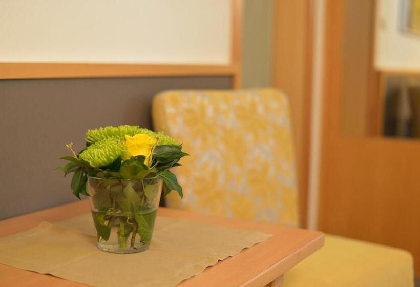 スタンダードルーム, Quality Hosts Arlberg Hotel Goldenes Kreuz B&b