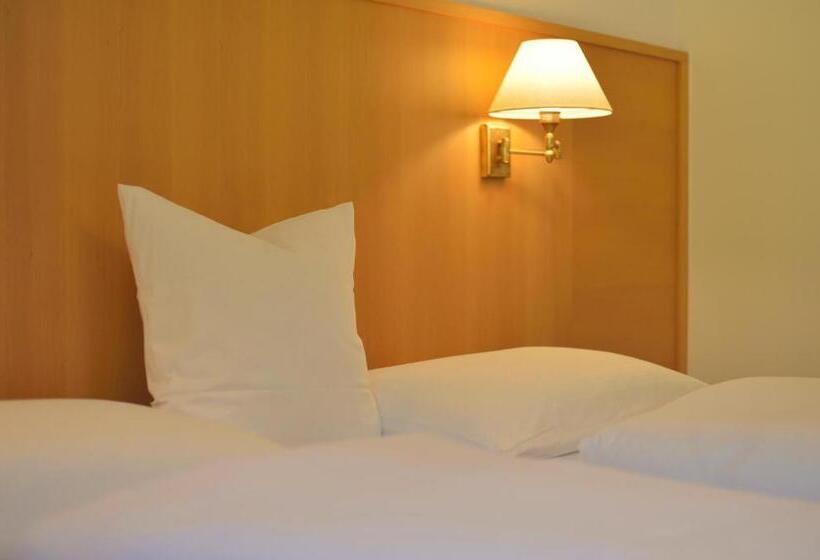 スタンダードルーム, Quality Hosts Arlberg Hotel Goldenes Kreuz B&b