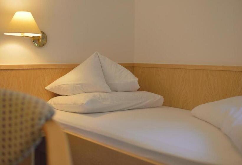スタンダードシングルルーム, Quality Hosts Arlberg Hotel Goldenes Kreuz B&b