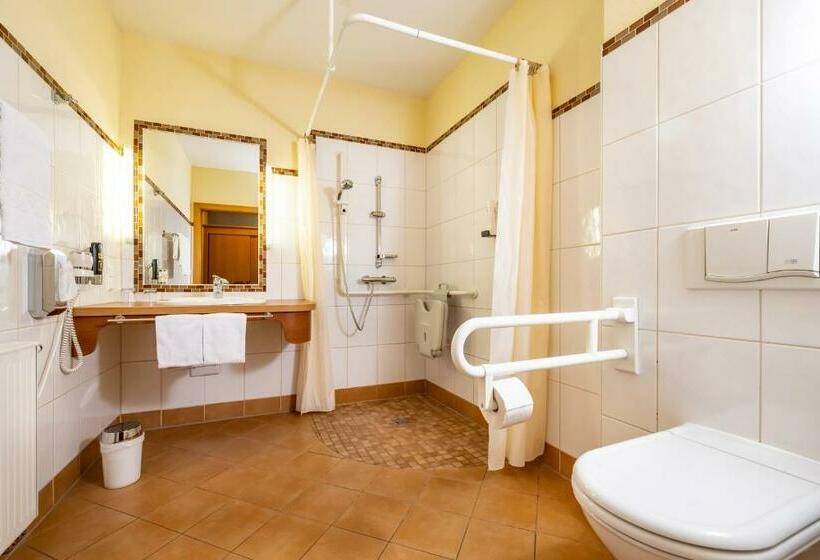 Номер Стандарт Кровать Кинг Адаптированный для Инвалидов, Golf & Thermenland Sonnenpension Frühstückshotel Burgauberg Stegersbach