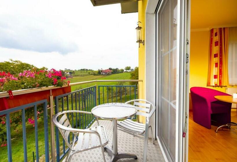Номер Стандарт с Балконом, Golf & Thermenland Sonnenpension Frühstückshotel Burgauberg Stegersbach