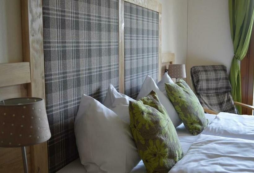 غرفة عائلية, Jäger