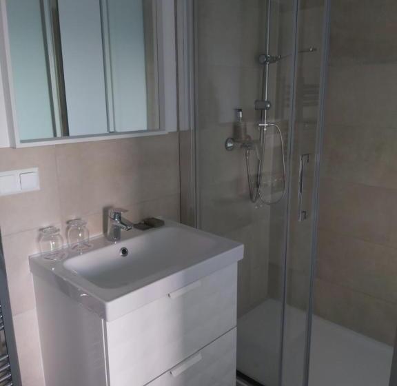 غرفة أساسية, Jäger