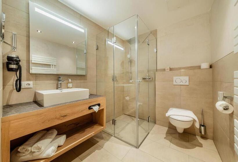 Трехместный Номер Superior, Kräuterhotel Hochzillertal