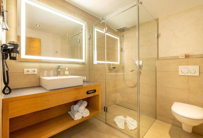 スーペリアールーム, Kräuterhotel Hochzillertal