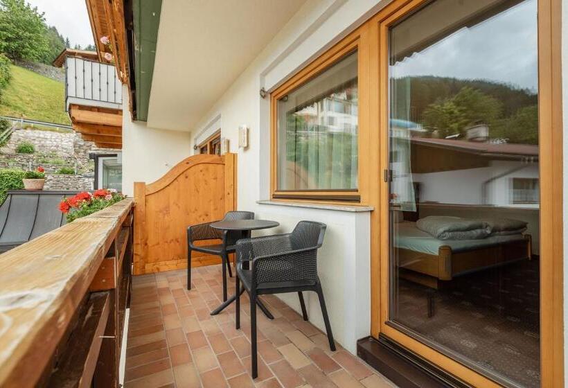 Номер Стандарт с Балконом, Kräuterhotel Hochzillertal