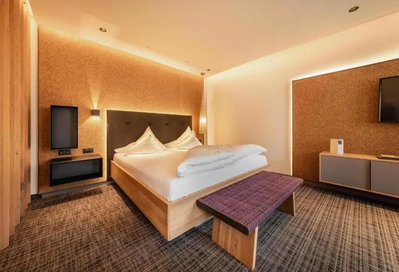 スーペリアトリプルルーム, Kräuterhotel Hochzillertal
