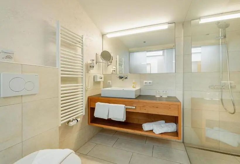 スーペリアトリプルルーム, Kräuterhotel Hochzillertal