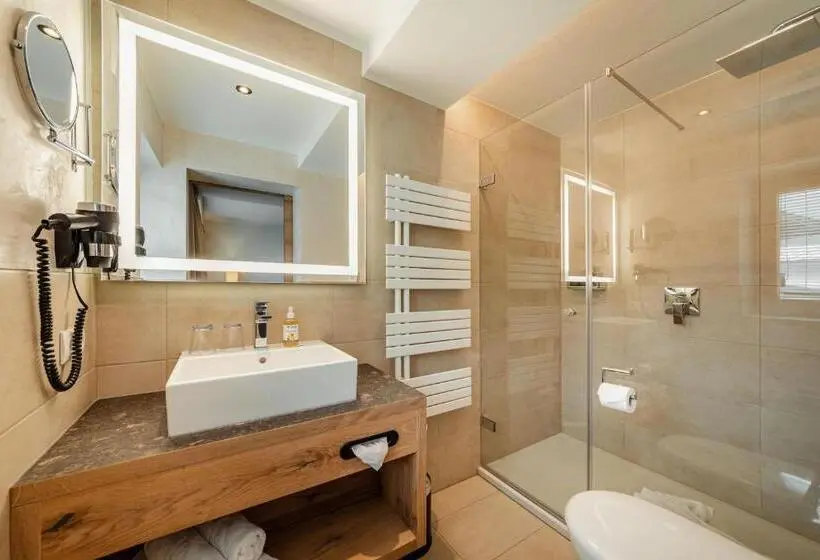 デラックスルーム, Kräuterhotel Hochzillertal