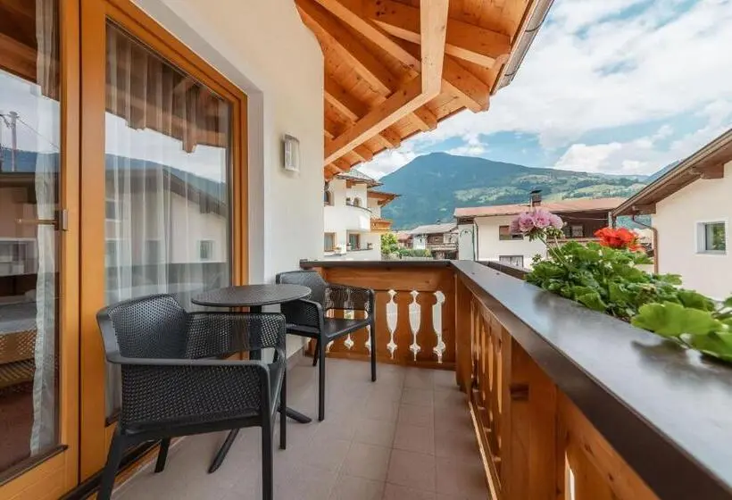 マウンテンビュースタンダードルーム, Kräuterhotel Hochzillertal