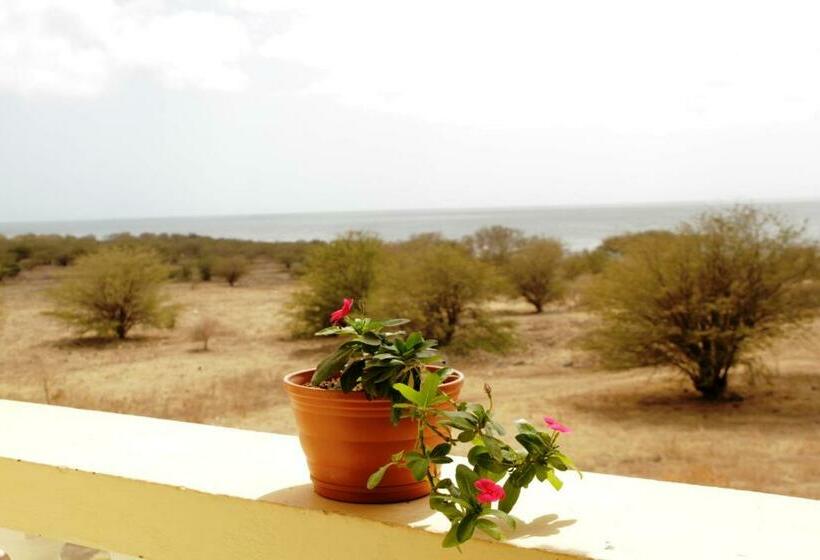 اتاق سوپریور با تخت بزرگ, Casa Strela B&b Tarrafal