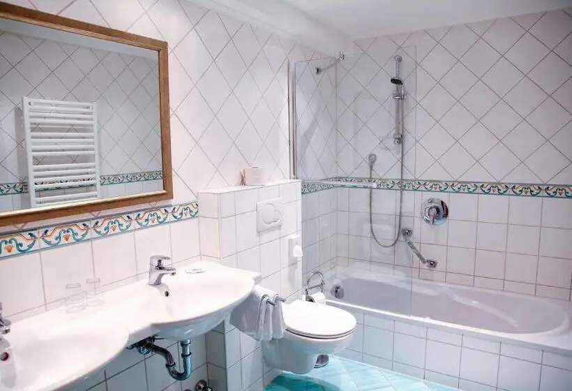 Standard Kolmen Hengen Huone, Gasthof Hotel Hauslwirt